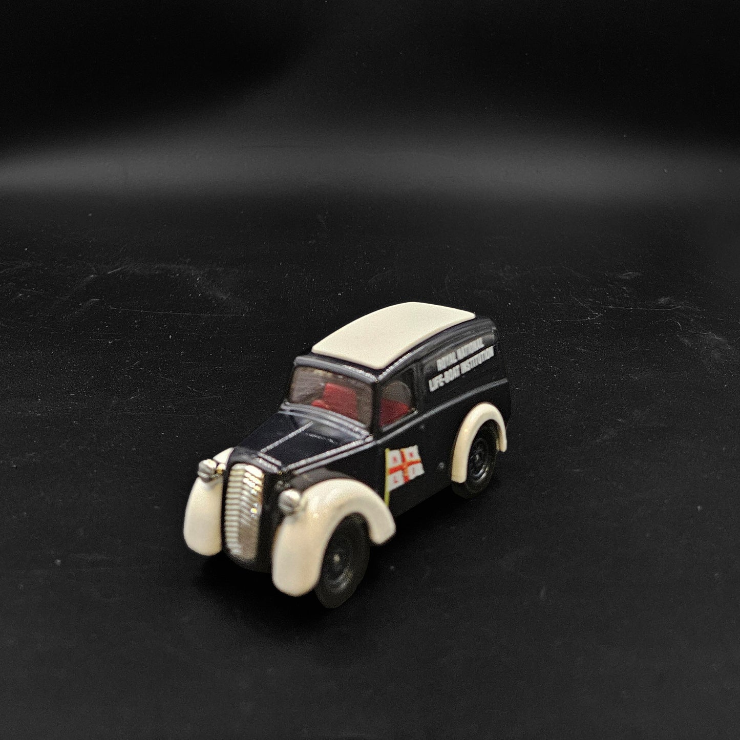 Auto a Escala Miniatura Coleccionable - Auto de Emergencia